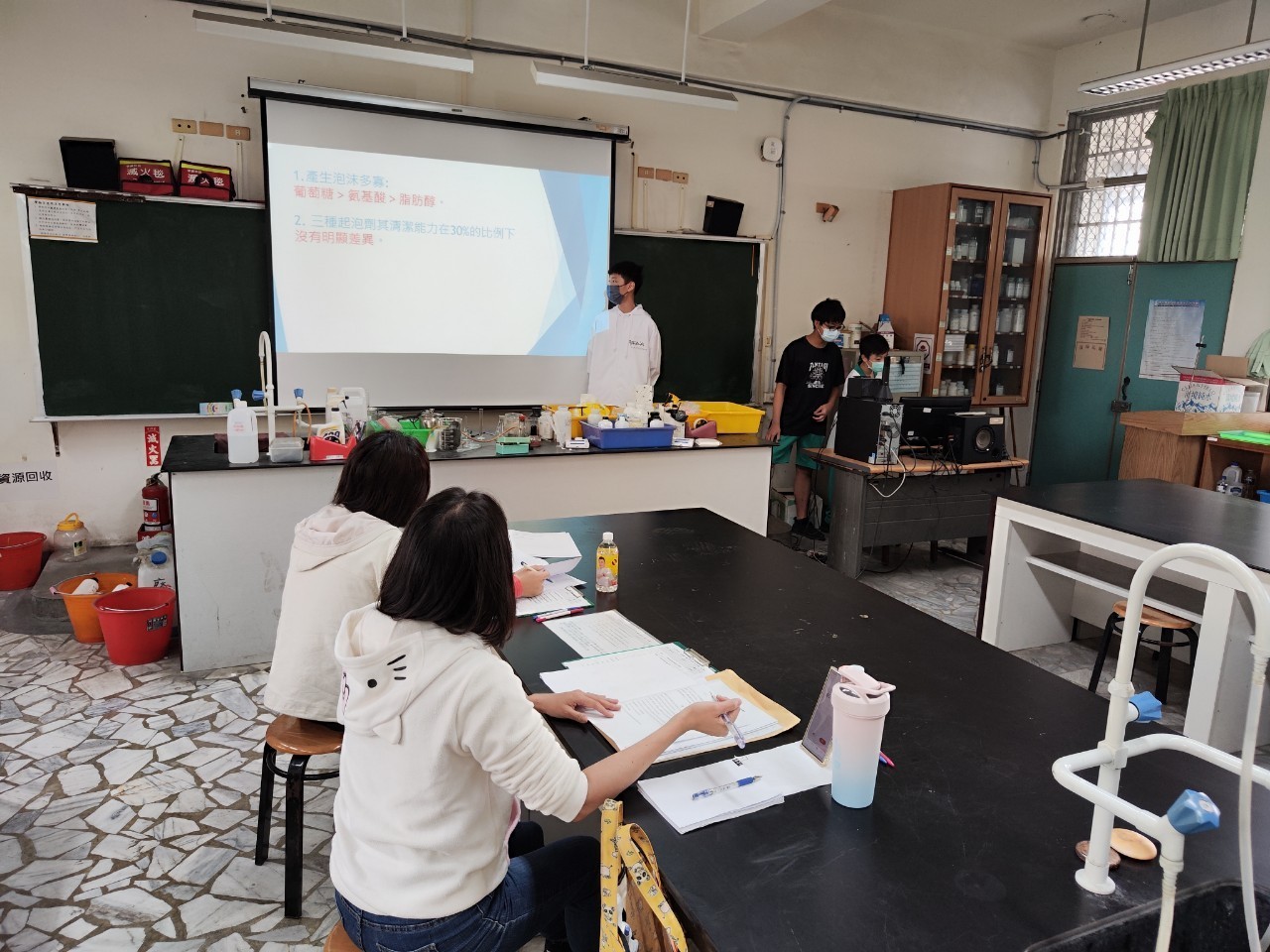 LINE_ALBUM_20250102 校內科展照片_250114_12.jpg